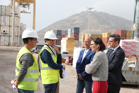 La secretaria general de Recursos Agrarios visita el Puesto de Control Fronterizo del puerto de Cartagena  foto 2