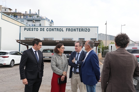 La secretaria general de Recursos Agrarios visita el Puesto de Control Fronterizo del puerto de Cartagena  