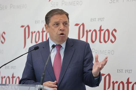 Hoy, en la inauguración de la Bodega Protos en Cubillas de Santa Marta (Valladolid) foto 4