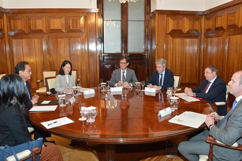 Luis Planas se reúne con el embajador de Japón, Takahiro Nakamae foto 3