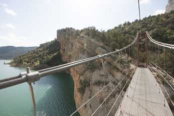 El puente colgante, el principal atractivo de este Camino Natural