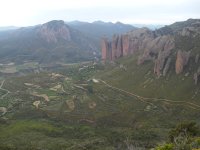 Panorámica desde el Mirador de los Buitres, los Mallos de Riglos, el Gállego y Peña Rueba