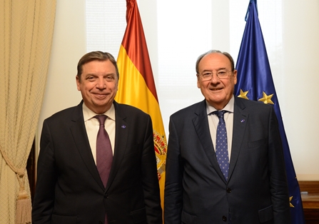 Luis Planas analiza con el presidente de SAECA las líneas de préstamos subvencionados para dotar de liquidez al sector agrario 