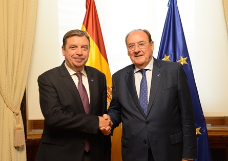 Luis Planas analiza con el presidente de SAECA las líneas de préstamos subvencionados para dotar de liquidez al sector agrario foto 2