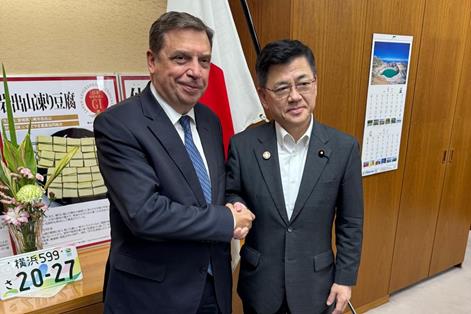 Luis Planas se reúne con el viceministro parlamentario de Agricultura, Explotación Forestal y Pesca de japón, Kenichi Soji 